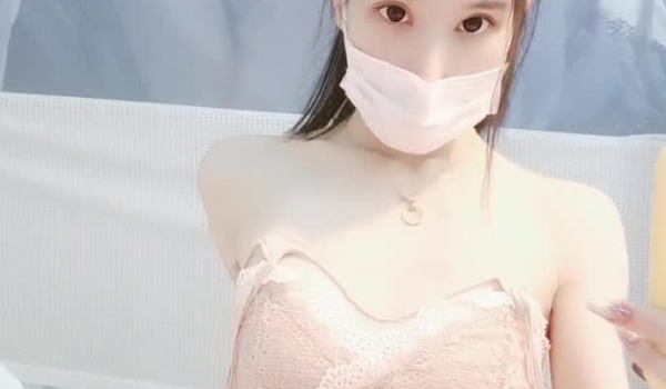 【臀部老师】颜值不错的美女大秀翘起的美臀 两腿之间凸起美丽的馒头逼