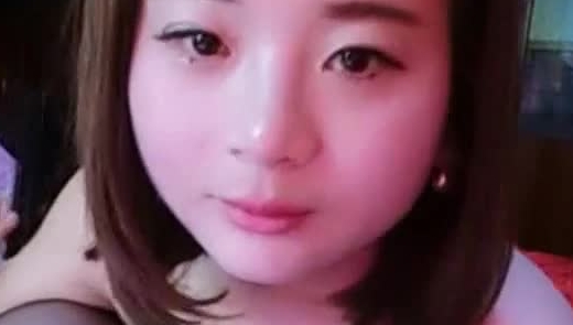 很有文化范的一对带眼镜小夫妻直播啪啪 网友刷够礼物后口爆颜射淫骚媳妇