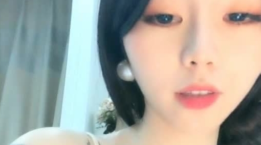 高颜值美女丑曦道具自慰大秀 穿上性感开档网袜厕所马桶上道具JJ骑乘抽插