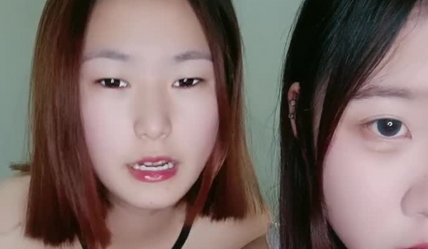 学妹三公主，双女姐妹花激情大秀刺激狼友，颜值不错性感纹身，揉奶玩逼撅着屁股求草