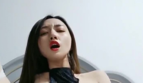 超骚的颜值少妇全程露脸激情大秀 丝袜情趣口交假鸡巴 说着淫声荡语各种道具玩弄骚穴 表情好骚高潮不