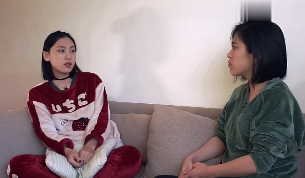 极其放荡欲望强盛的华人留学生刘玥,媒体采访全程国语对白,坦荡心扉讲述自己做女优的心里路程