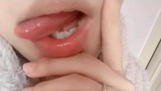 重磅泄密哈尔滨骚货贱狗抖音博主刘玥含偷情约炮自慰勾引主管视频流出