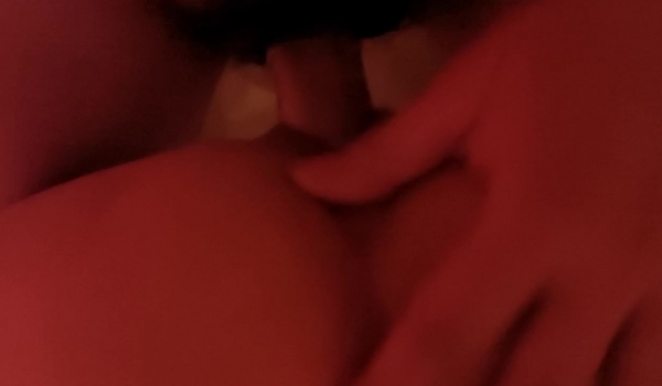 妹妹紧皮肤白嫩26岁芳龄西门【小一妹】露脸啪啪自拍，呻吟声好听约炮黑人壮汉抱起来肏
