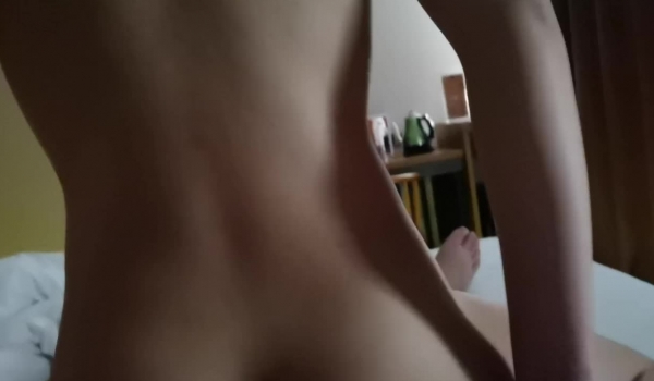 重磅泄密哈尔滨骚货贱狗抖音博主刘玥含偷情约炮自慰勾引主管视频流出