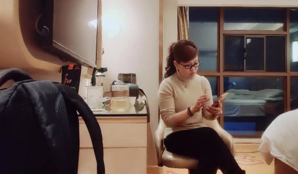 中年妇女收割机 【良家故事】，跟着大神学泡良，姐姐们原来都这么寂寞，同时聊骚三个，拿下开房，万花