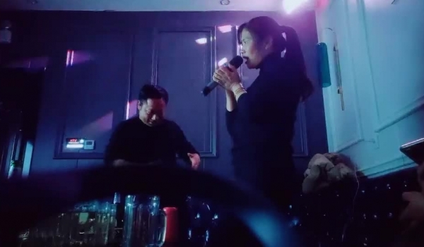 【良家故事】，跟着大神学泡良，操逼不嫌远，到小县城约寂寞人妻，KTV到酒店一条龙精彩