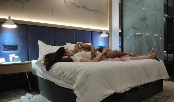 【和护士姐姐】泡良达人极品护士小少妇酒店相会偷情美胸翘臀温柔可人聊天打炮激情啪啪