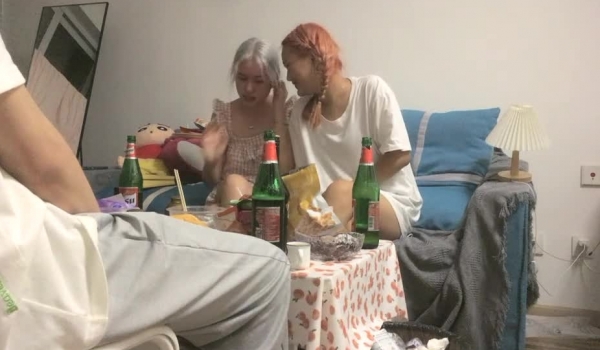 泡良最佳教程 完整版未流出【666绿帽白嫖良家】高颜值女神 花言巧语骗妹子脱下衣服，极品美乳好身