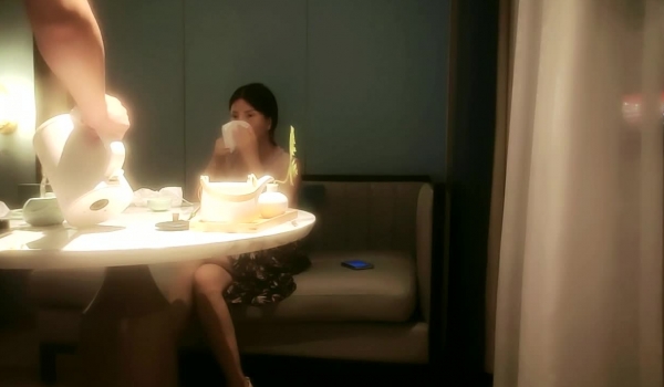 良家收割机，两天同时聊四女，拿下寂寞人妻，诉说婚姻烦恼后，一炮干逍遥1