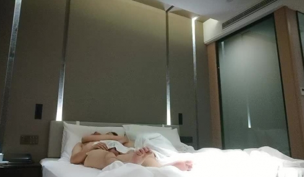 【租豪车钓拜金女】泡良大佬忽悠漂亮中介小姐姐 酒店开房谈笑风生 风骚饥渴以为遇到了大佬青睐