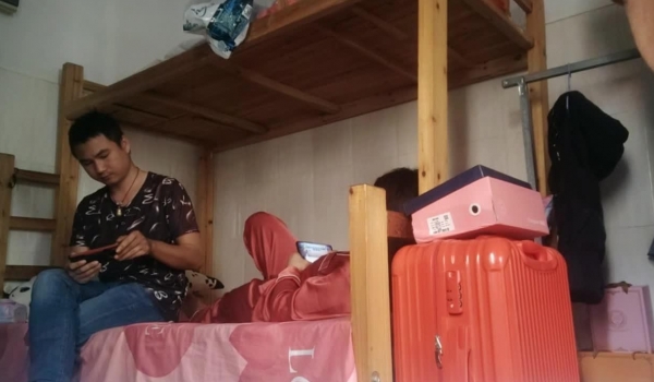 【龙游天下只搞少妇】偷拍 到良家少妇房间摇床，偷情感觉好爽，双飞俩少妇，性福好几天