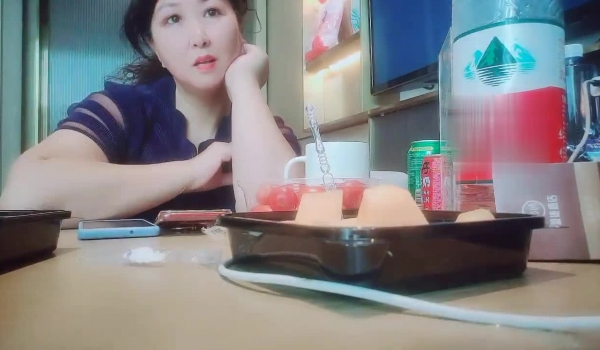 泡良最佳教程【良家故事】世风日下 这么多人妻都有着一颗出轨的心 酒店迎来送往，操的骚货嗷嗷叫好刺