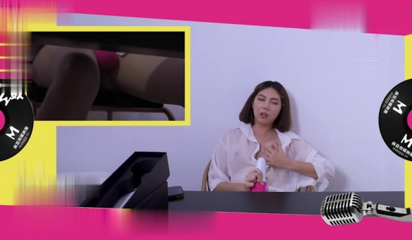 【情趣K歌房EP4】清纯女神罗瑾萱直接挑战超强按摩棒？舒服到唱不下去拉！