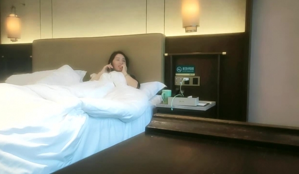 【良家故事】良家收割机，探探勾搭人妻，嘘寒问暖博得好感，情绪价值给满了直接开操