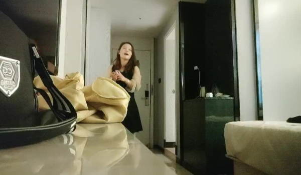 【红灯区我的最爱】约情人 良家妇女 水多屁股大 身材好 早上起来睡眼惺忪之际再来一发