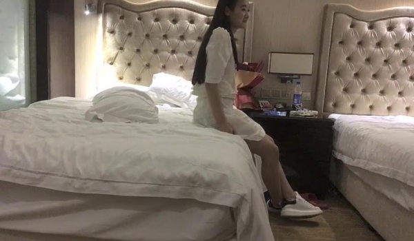 泡良大佬最新力作【阿朴采花】清纯良家小姐姐 苗条单纯好忽悠，美乳细腿水多各种姿势啪啪