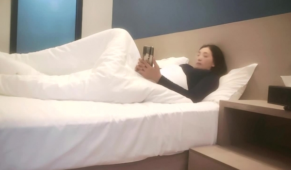 【良家故事】偷拍 中年良家妇女收割机~职业生涯最年轻的了，来酒店主要目的就是干炮
