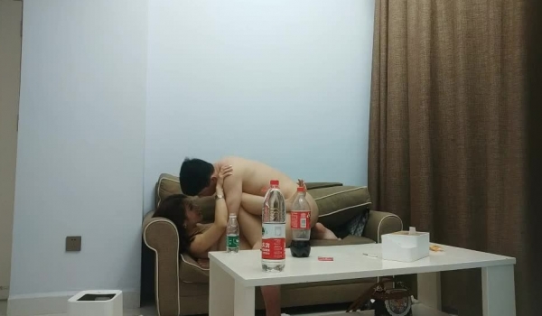 专业良家收割机，【爱情故事】，约炮奔现，爱偷情的漂亮小少妇，喜欢这种刺激的感觉，嗷嗷叫得震天响好