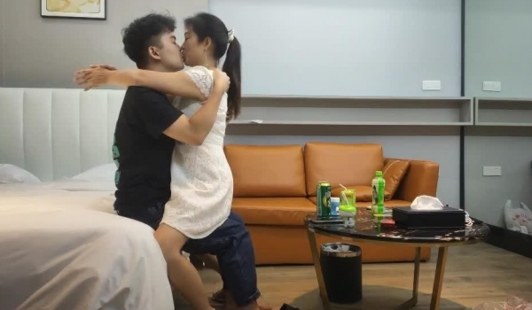 【胖子传媒工作室】，粉丝万众期待良家，婚纱女返场，眉目含情耳鬓厮磨，翘臀美乳激情爆操高潮