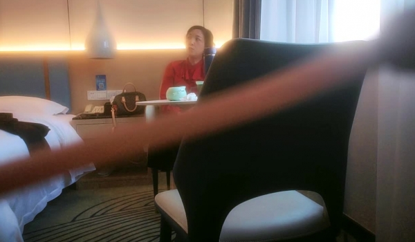 泡良最佳教程，【良家故事】，同时钓着几个寂寞良家，嘘寒问暖谈人生，气质美熟女相约来酒店1