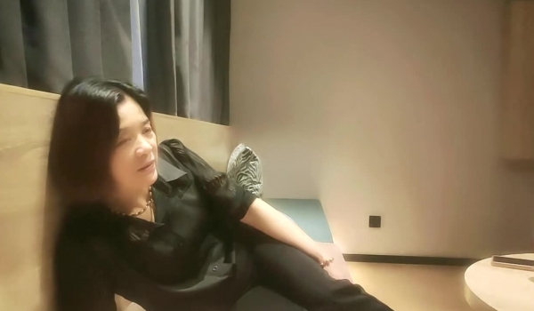 【良家故事】网恋 中年良家妇女收割机~饥渴的人妻，欲拒还迎，在床上也真是个荡妇