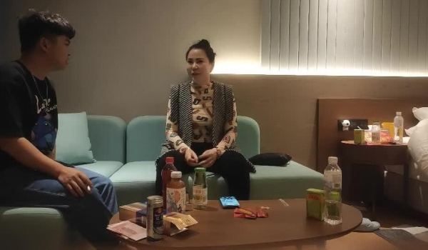 专搞阿姨152 和小胖吻的死去活来的老阿姨胖我有没有你初恋的女友的感觉？
