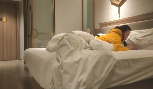 【良家故事】，跟着大神学泡良，老公这一周都不在家，人妻释放自我，还要再次满足，偷情上了瘾，刺激