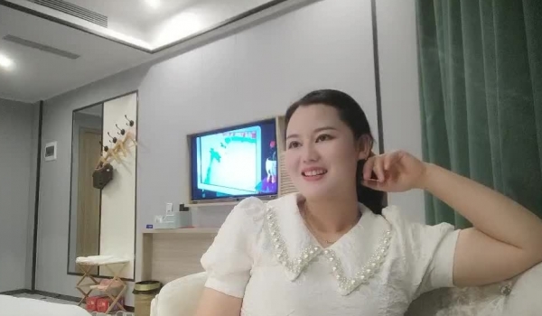 伟哥重金勾搭广西柳州足浴洗脚大姐肤白年轻的时候貌美这身材完美炮架