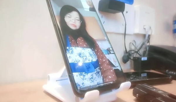 【良家故事】偷拍 密码房，网恋 中年良家妇女收割机~4天2女，附带聊天记录，床上也都很疯狂，推荐