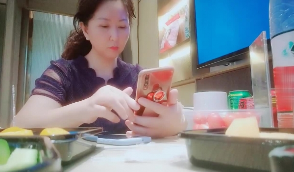 泡良最佳教程【良家故事】世风日下 这么多人妻都有着一颗出轨的心 酒店迎来送往，操的骚货嗷嗷叫好刺激！