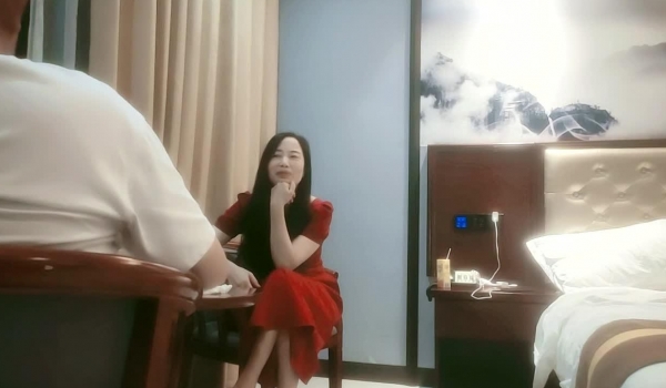 【良家故事】良家收割机，探探勾搭人妻，嘘寒问暖博得好感，情绪价值给满了直接开操