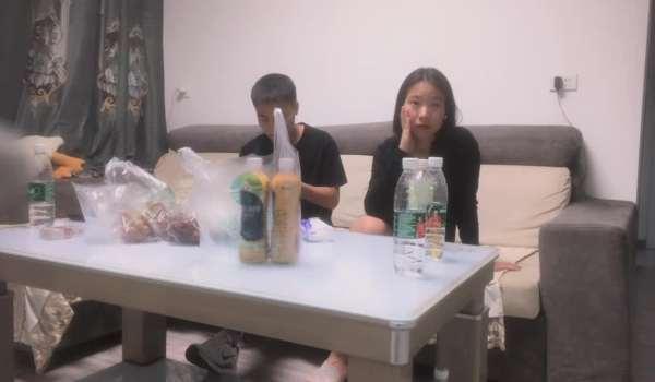 【鑫仔】偷拍 网络奔现 大奶人妻~老公不在家~很是主动 被干到嗷嗷叫