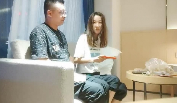 【探花小米】探探上勾搭的小白领 172cm 大长腿 良家妹子 吃饭聊天调情 鸳鸯浴 小骚货超会撩