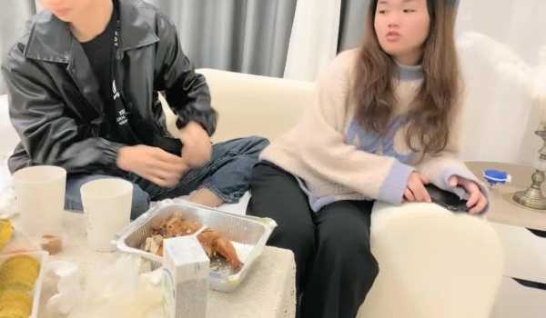 【瘦猴先生探花】，泡良佳作，便利店兼职学生妹，重金加上甜言蜜语，拿下爆操 撸管佳作