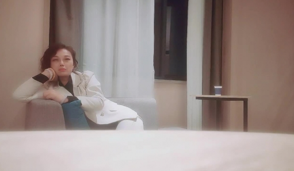 泡良最佳教程【良家故事】世风日下 这么多人妻都有着一颗出轨的心 酒店迎来送往，操的骚货嗷嗷叫好刺