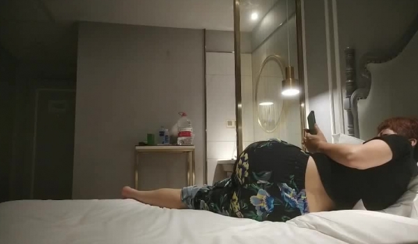 【良家故事】偷拍，为人师婊，跟老师开房，偷情要低调偷偷摸摸进来，玩的就是刺激