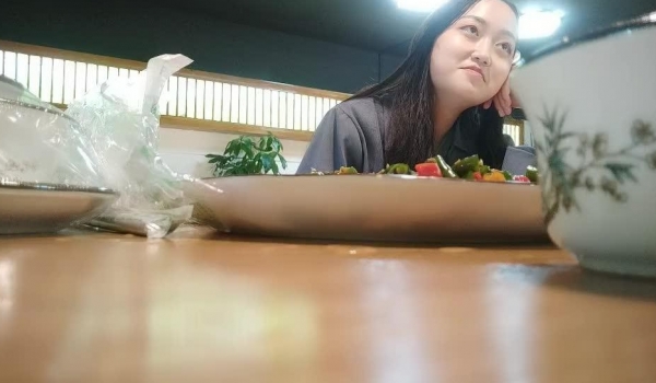 新泡KTV服务员小妹妹 很纯很天真 搞的时候突然觉得良心不安