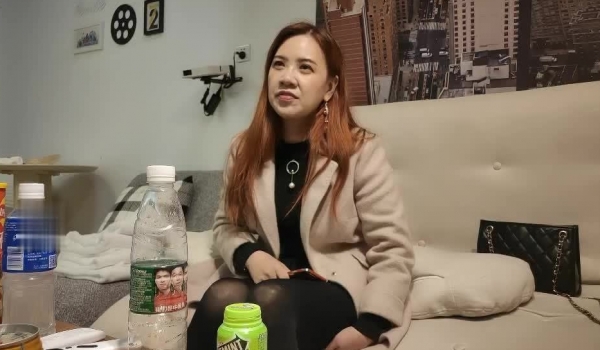 专搞阿姨 鸡龄15年的老阿姨笑着说我见过的鸡巴没有十万也有五万你的鸡巴好小