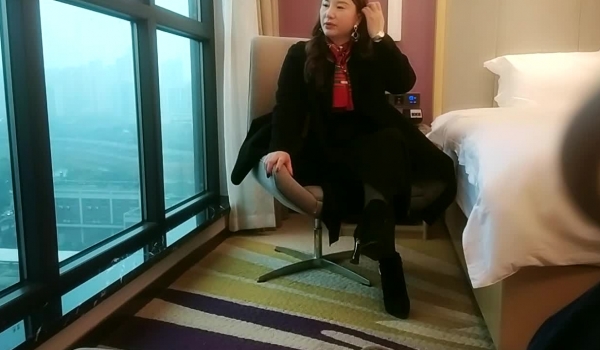 【良家故事】，泡良最佳教程，大神手把手教学，两位知性美人妻，把专属老公的骚穴送货上门，求插入求满