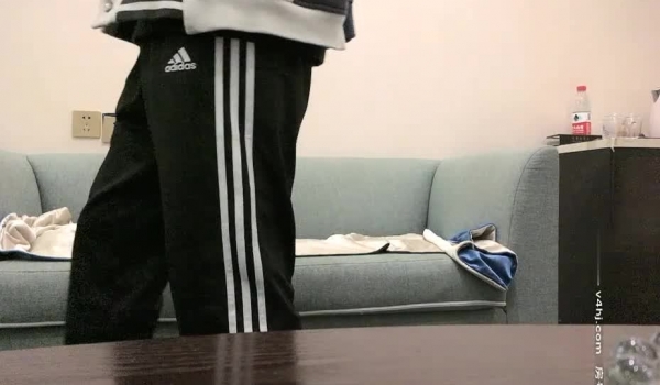 【666绿帽白嫖良家】酒店开房操良家，小姐姐大胸乖巧还沉浸在热恋幻想中，后入无套内射