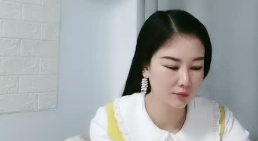第一大淫魔约草良家返场全记录，颜值不错很有气质一起洗哥鸳鸯浴开始啪啪，口交大鸡巴多体位抽插射在逼