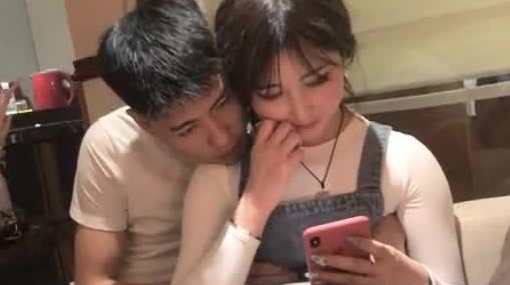 未流出经典，【91约妹达人】偷拍 真实网聊，约炮嫩良家，酒店开房打牌，连续搞了几天，灌醉两妹子 捡尸 无套4P轮操