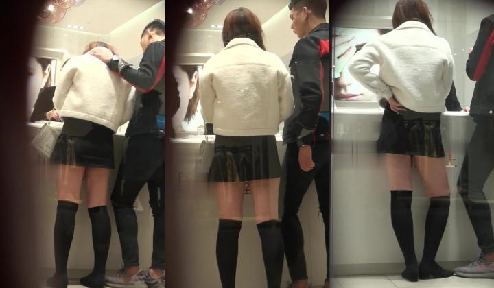 街头CD再现疑似不穿内裤的极品御姐 JK少女街头扭屁股[高清无水原档]