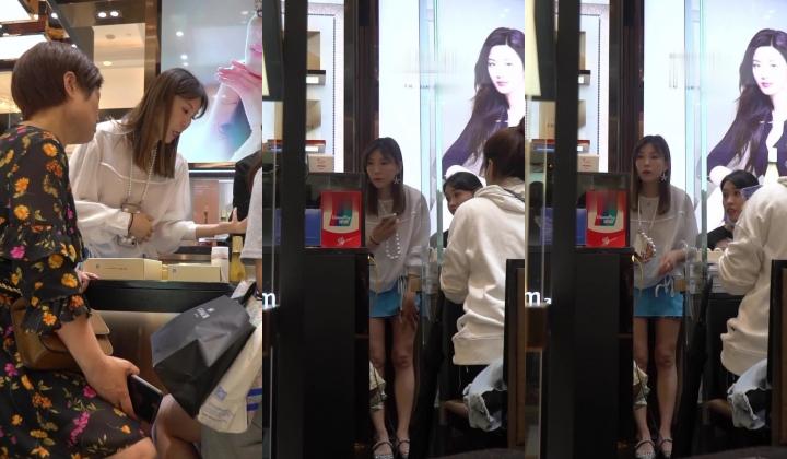 【YZWCD】YC182商场专柜的店员捂裙仍被抄！蓝裙配粉内！