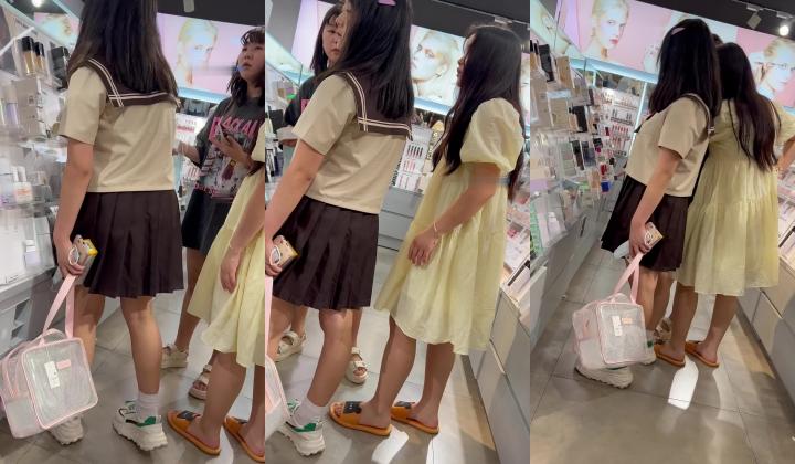 【精品CD】某房66RMB作品 极品无内学生妹！捂着裙子遮不住B外露