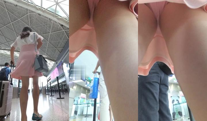 【最新极品抄底】超高质量机场地铁抄底 白丝骚内包不住白嫩丰臀 极品骚丁夹紧致逼缝 高清1080P