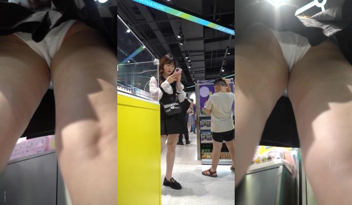 玩具店抄底jk制服小姐姐的微透白内