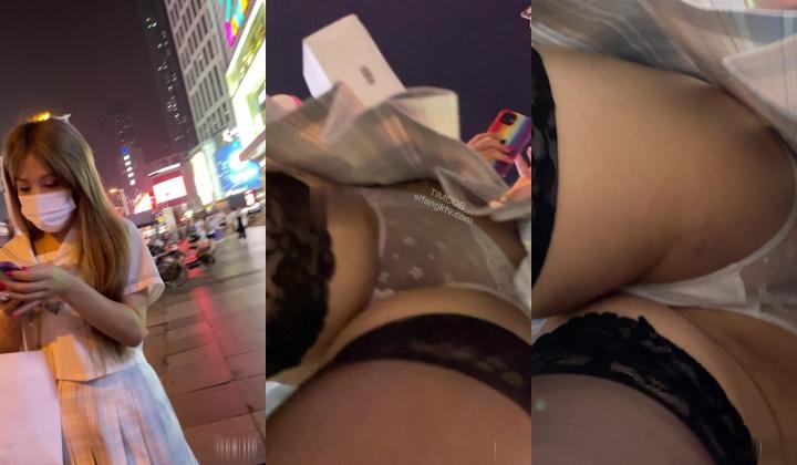 大神一路跟踪抄底透明内裤的黑丝小姐姐好像被发现了