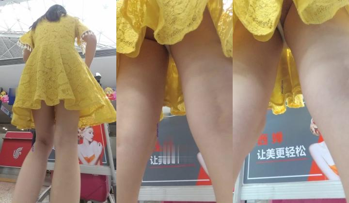 【最新 ️极品 ️抄底】超高质量机场地铁抄底③ ️惊现无内小美女 白嫩丰臀太紧致内内夹逼缝里了